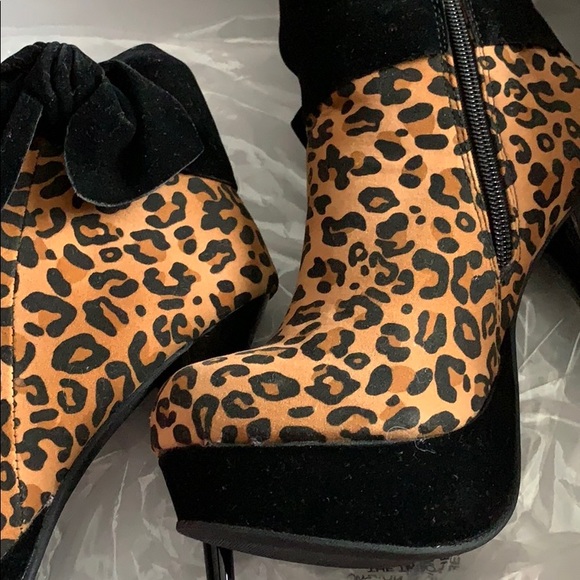 Brand New Animal Print Boots - Picture 4 of 8